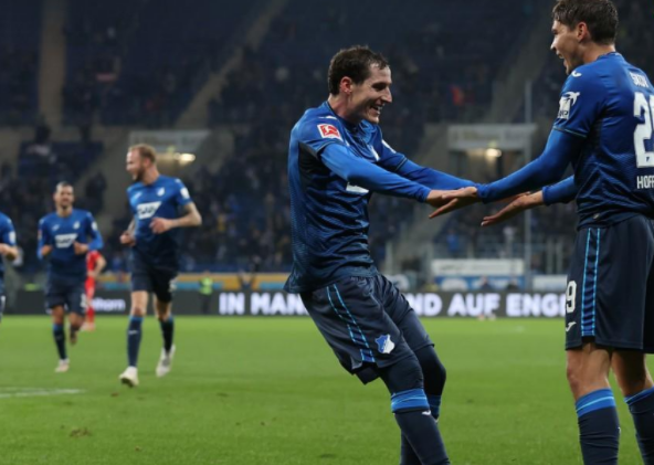  佛罗伦萨队长染红遭四球血洗  