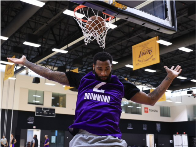  字母哥暴扣致眉骨开裂浓眉伤退湖人不敌雄鹿遭连败