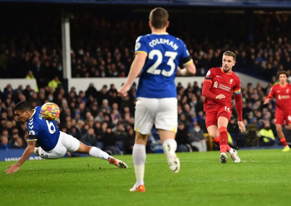  萨拉赫传射建功，利物浦客场轻取狼队巩固榜首优势  